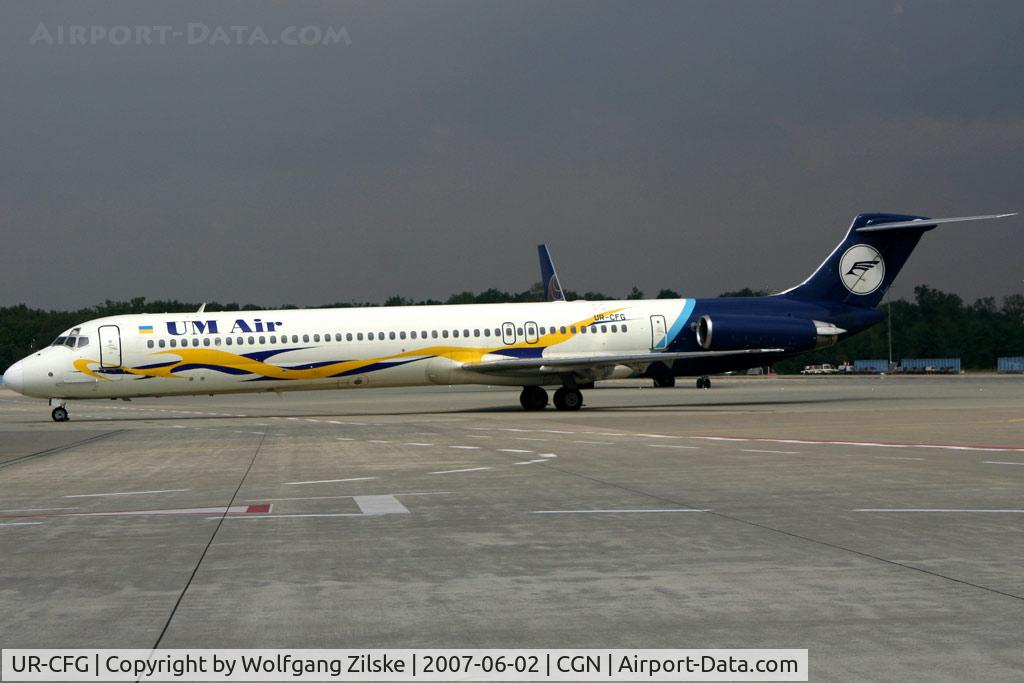 UR-CFG, 1985 McDonnell Douglas MD-82 (DC-9-82) C/N 49370, visitor
