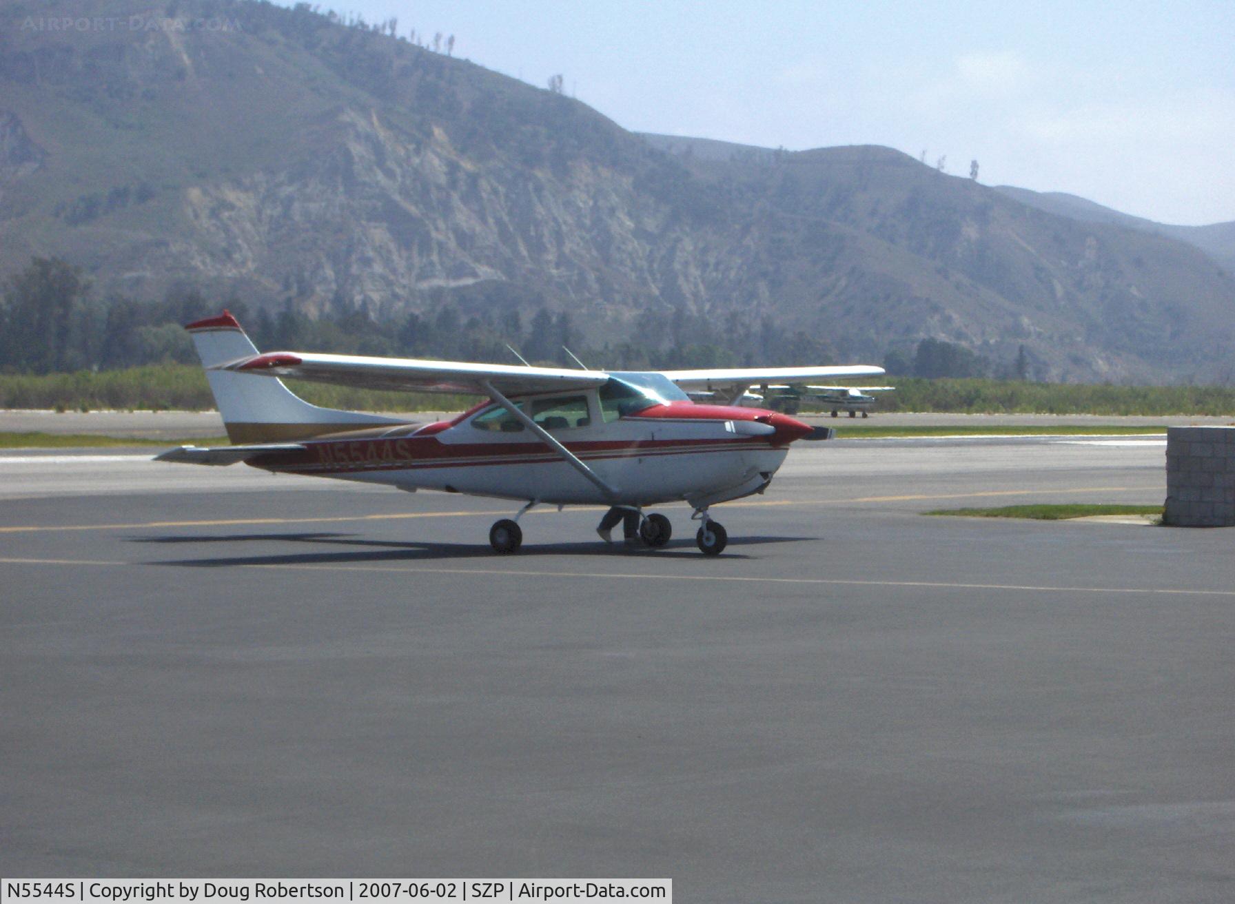 N5544S, 1980 Cessna TR182 Turbo Skylane RG C/N R18201603, 1980 Cessna TR182 TURBO SKYLANE, retractible gear, Lycoming O-540-L3C5D 235 Hp, taxi to refuel