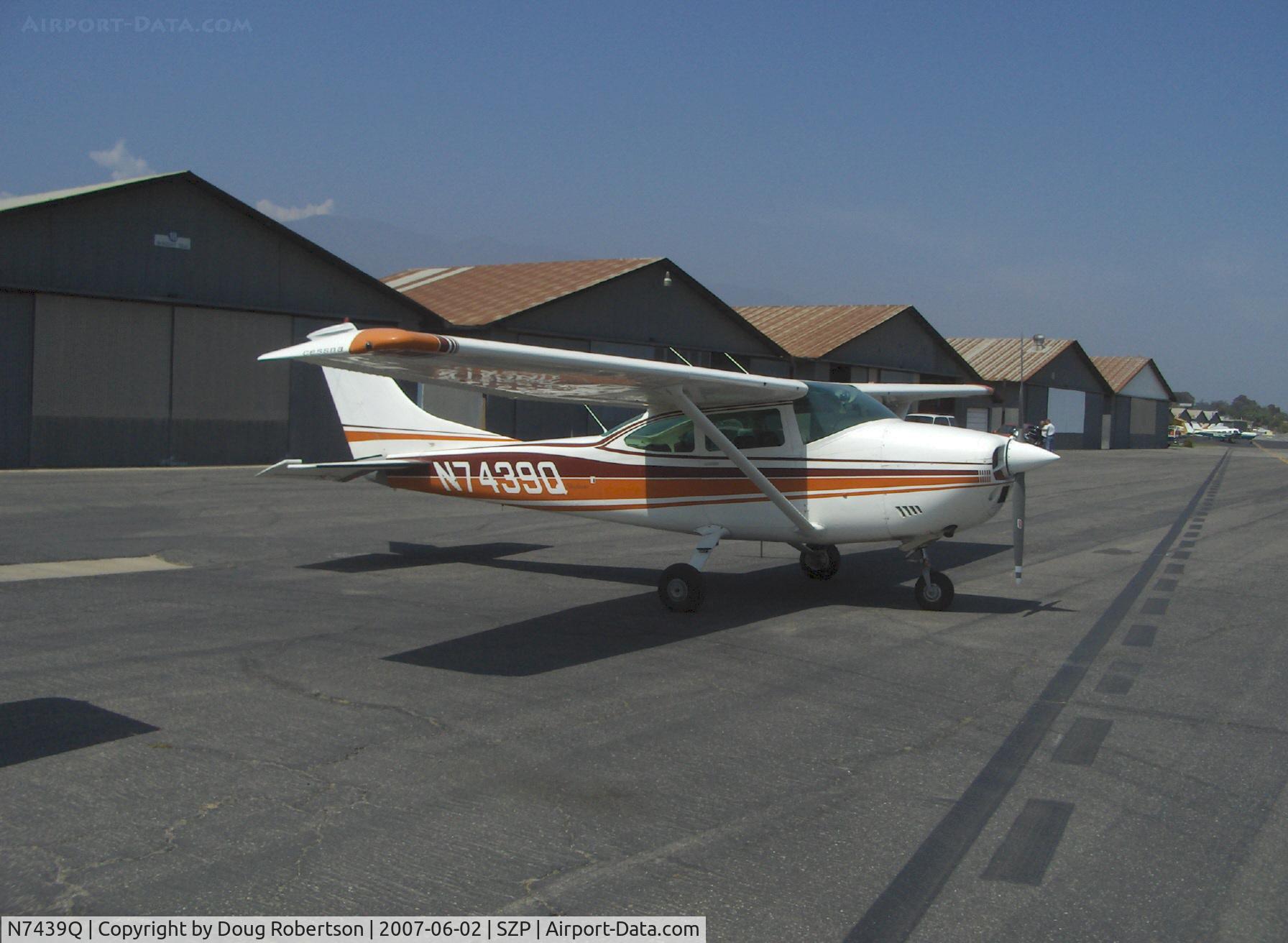 N7439Q, 1972 Cessna 182P Skylane C/N 18261079, 1972 Cessna 182P SKYLANE, Continental O-470-R 230 Hp, preflight for Rwy 22