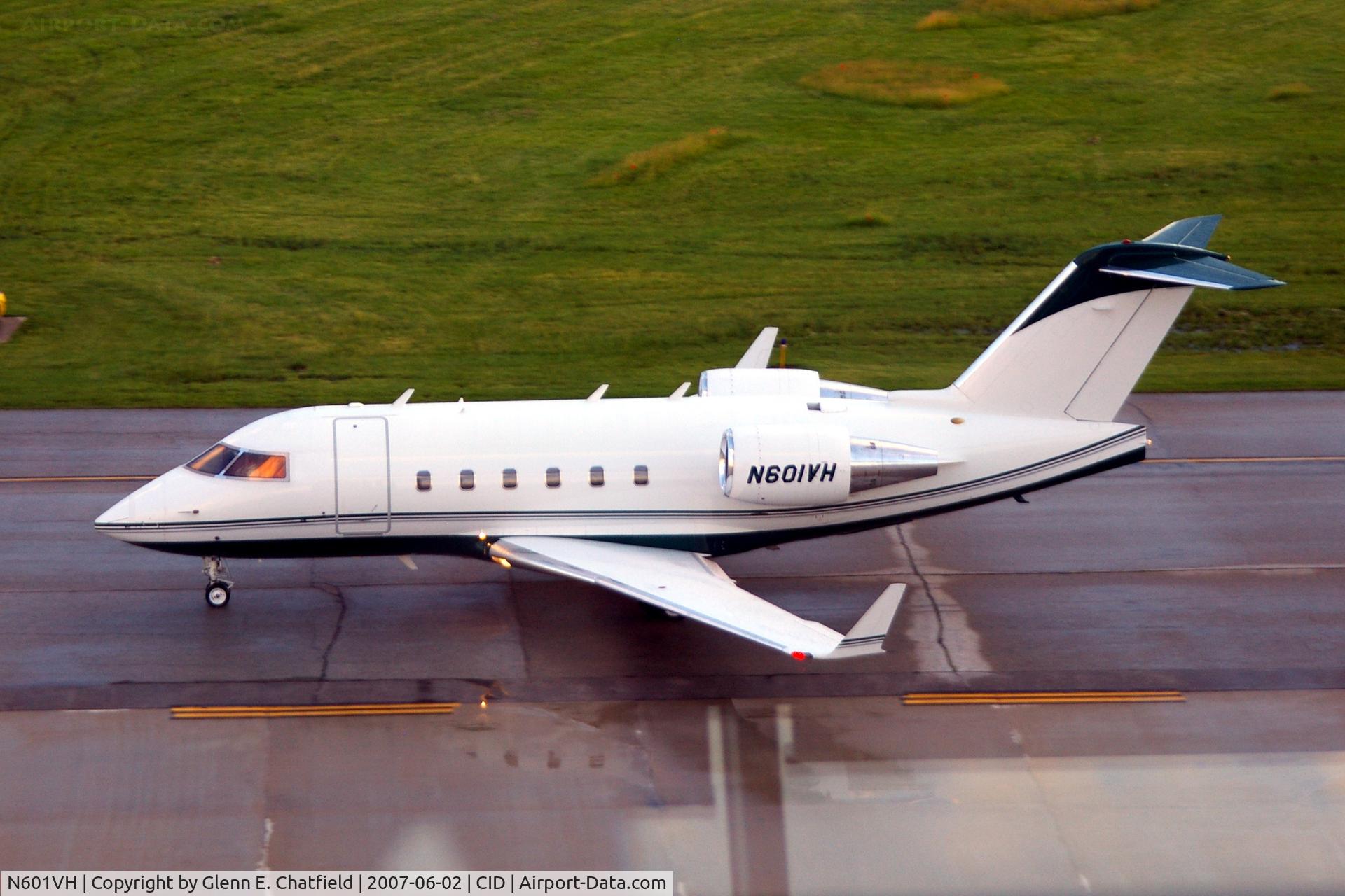 N601VH, 1989 Canadair Challenger 601-3A (CL-600-2B16) C/N 5043, Taxiing by the control tower