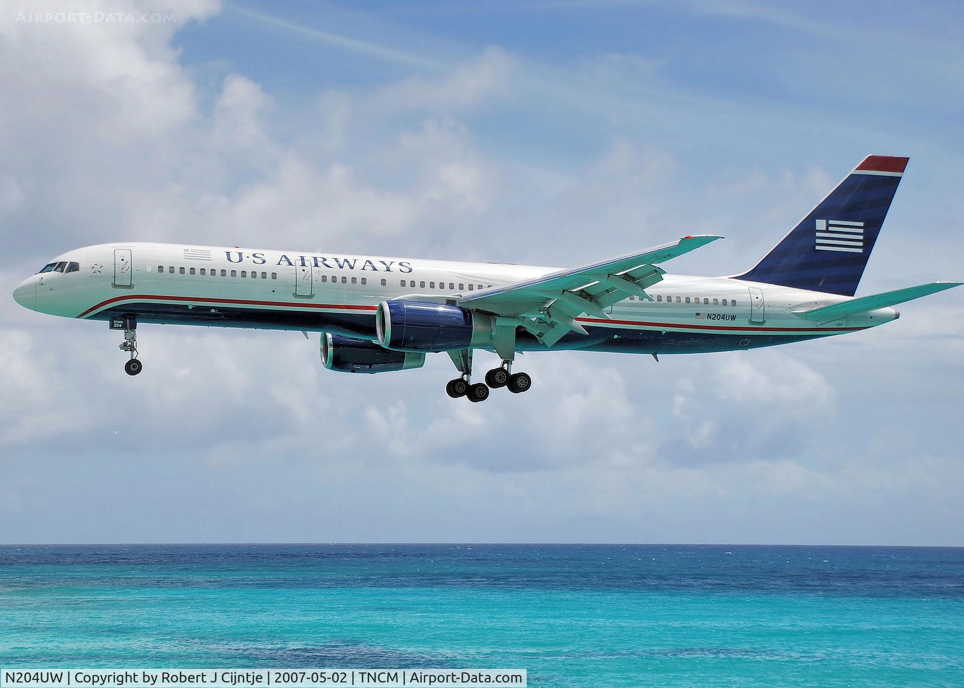 N204UW, 2000 Boeing 757-23N C/N 30886, On short final for runway 09