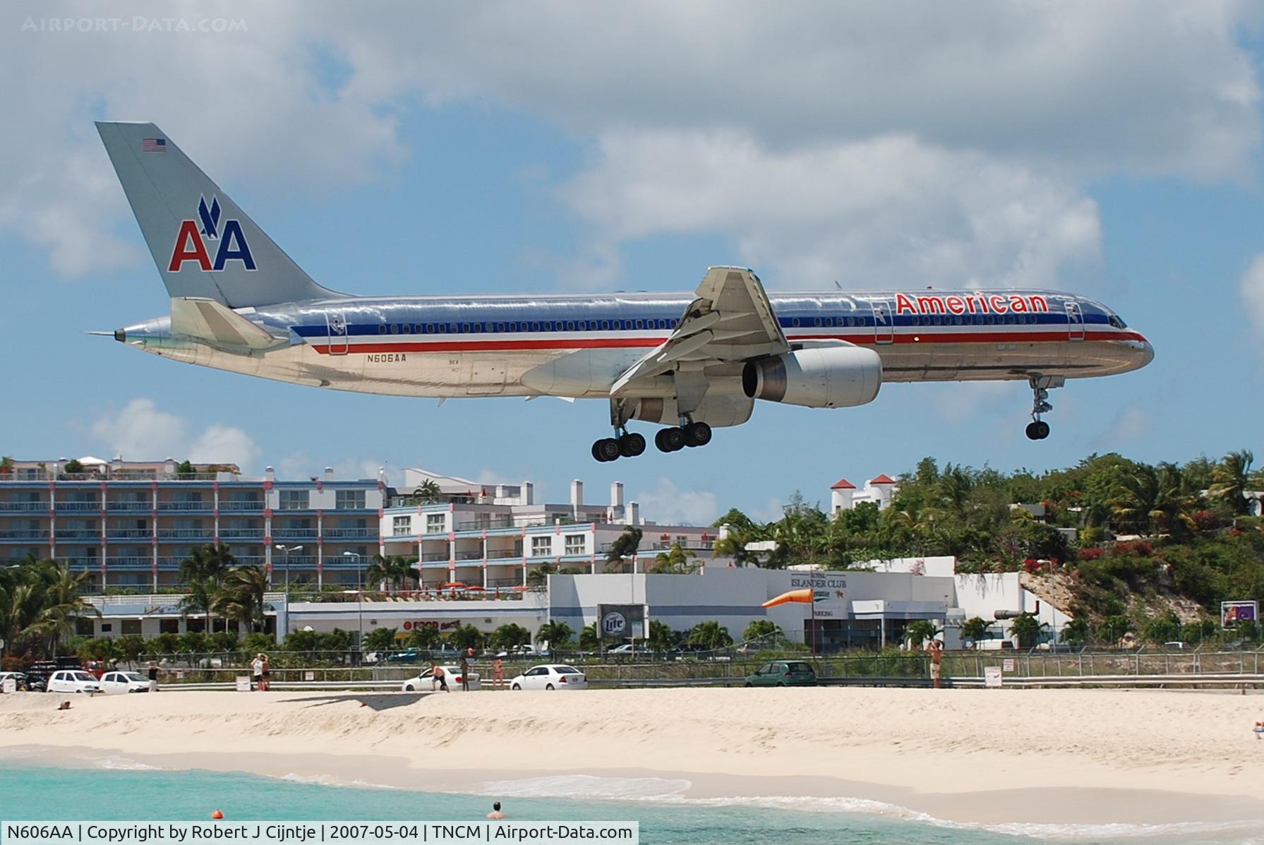 N606AA, 1996 Boeing 757-223 C/N 27057, Short Final runway 09
