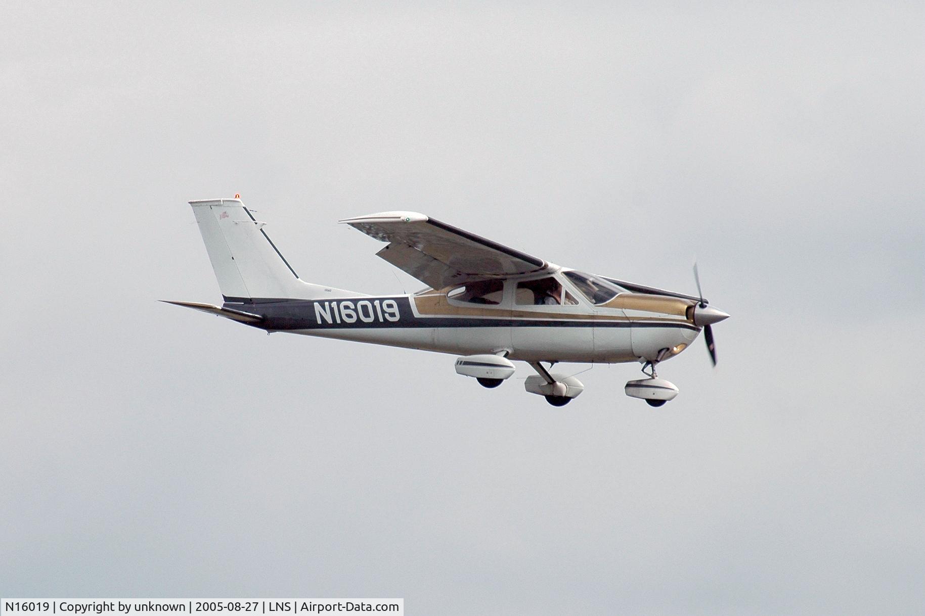N16019, 1976 Cessna 177B Cardinal C/N 17702478, 1976 Cardinal on final approach