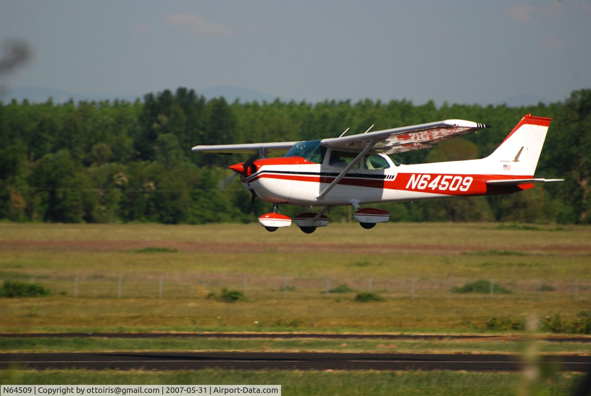 N64509, 1975 Cessna 172M C/N 17265269, Landing
