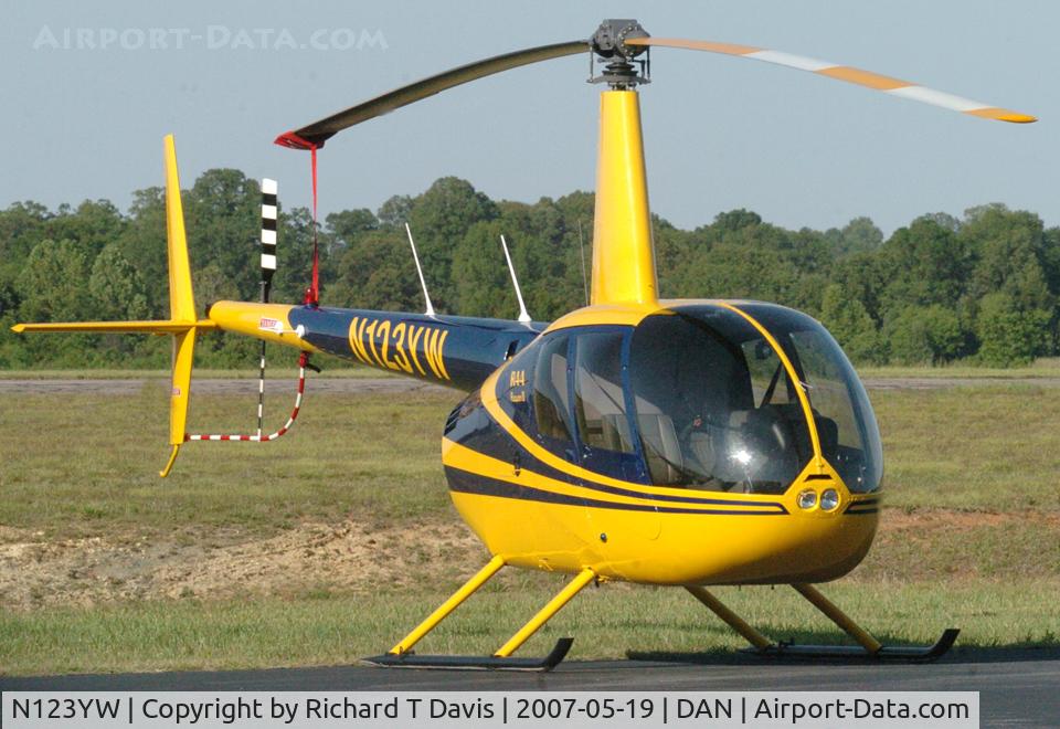 N123YW, 2005 Robinson R44 II C/N 10606, 2005 Robinson R44 in Danville Va.