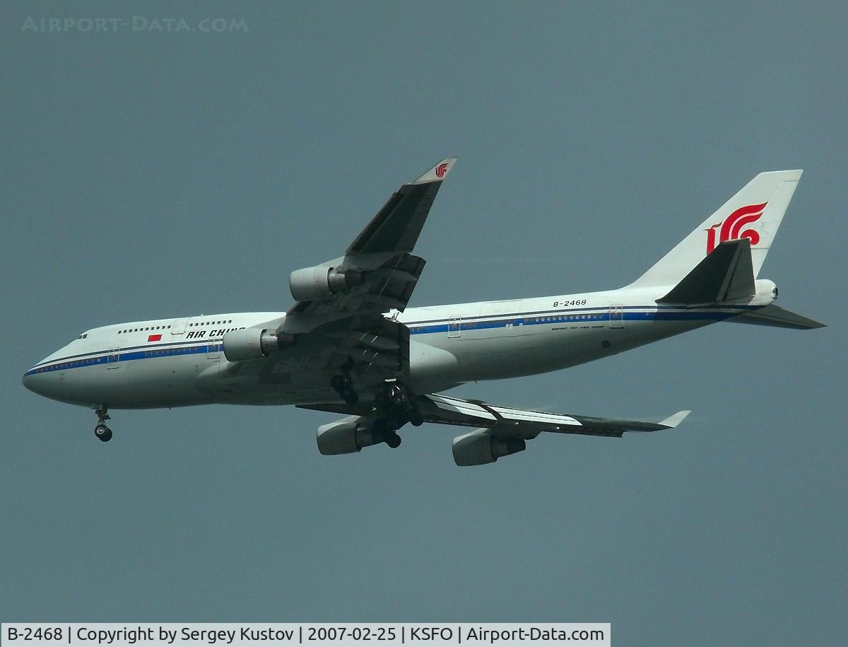 B-2468, 1997 Boeing 747-4J6M C/N 28755, On final over San Matteo bridge