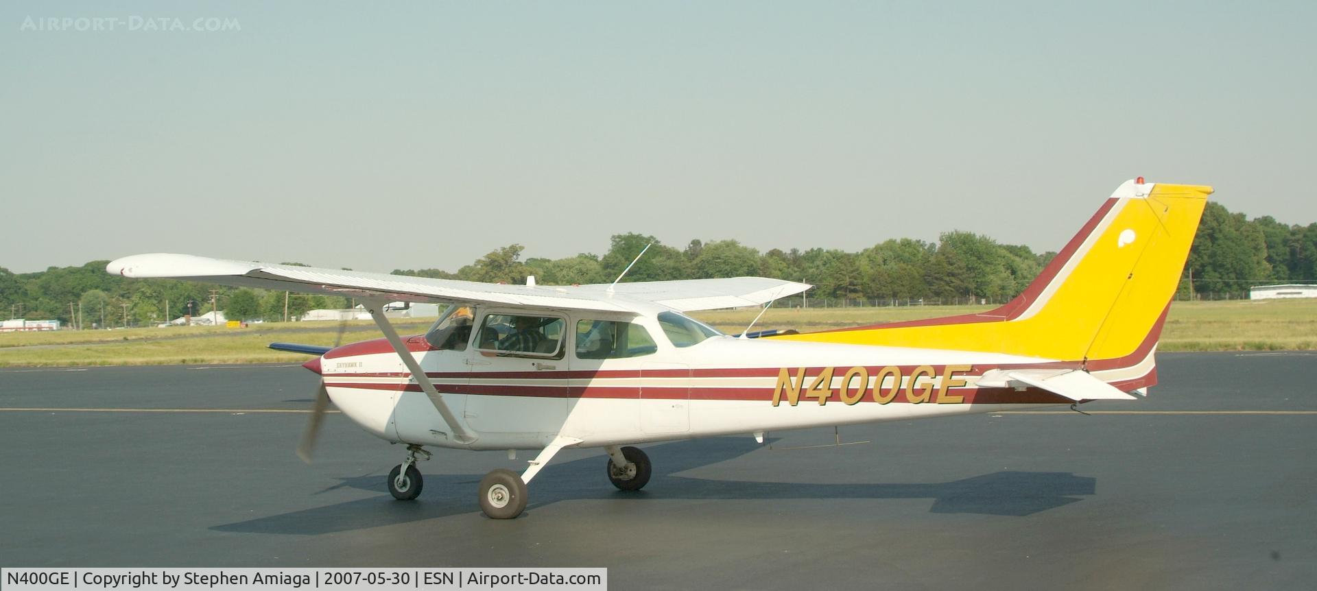 N400GE, 1981 Cessna 172P C/N 17275445, Taxiing out at Easton...