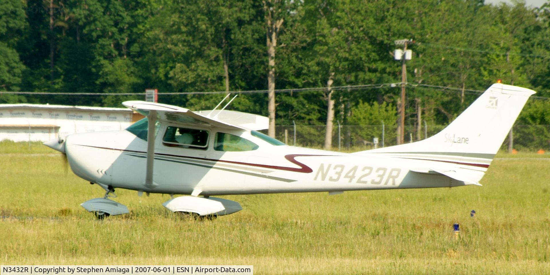 N3432R, 1967 Cessna 182L Skylane C/N 18258732, Skylane taxiing to 22.