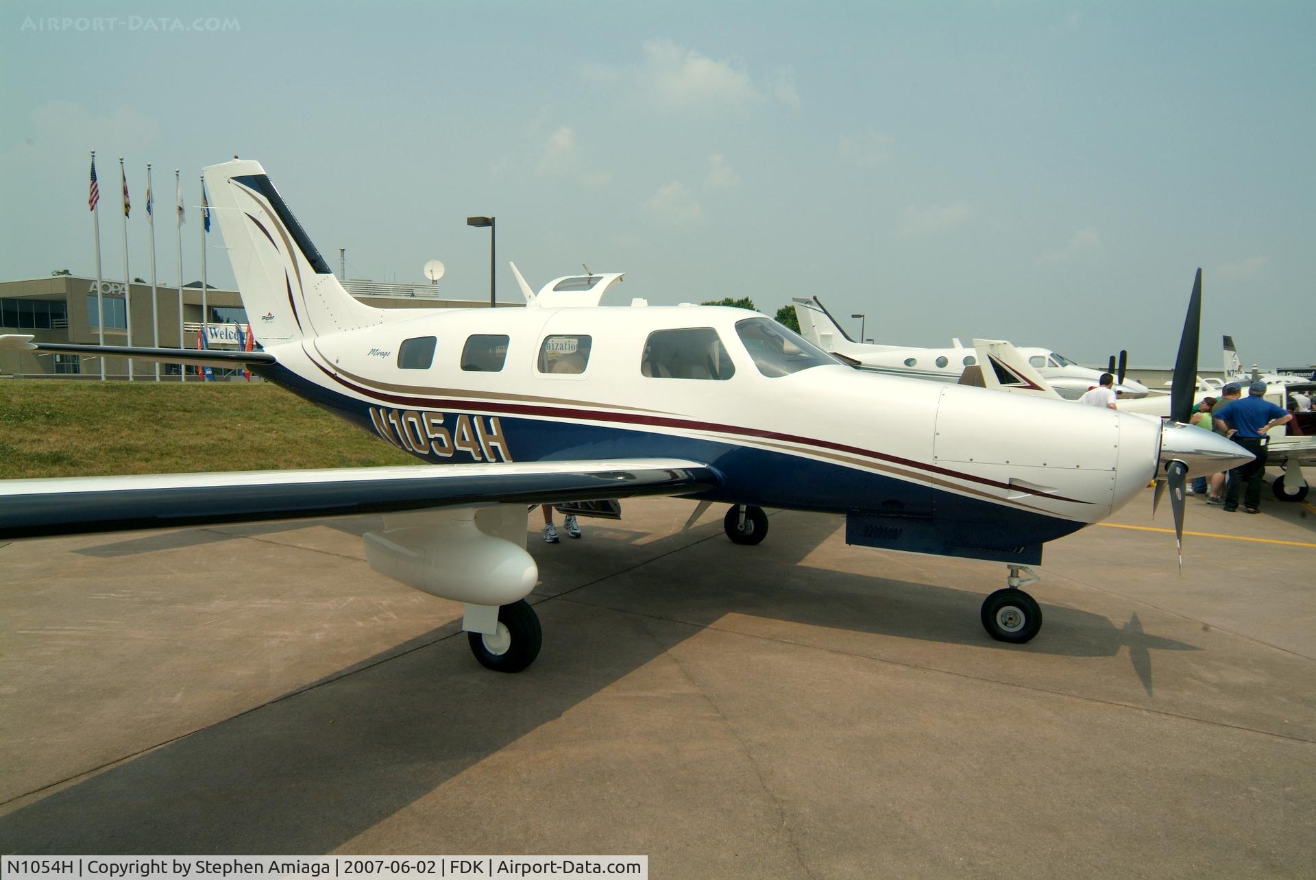 N1054H, 2007 Piper PA-46-350P Malibu Mirage C/N 4636416, Mirage at AOPA Open House