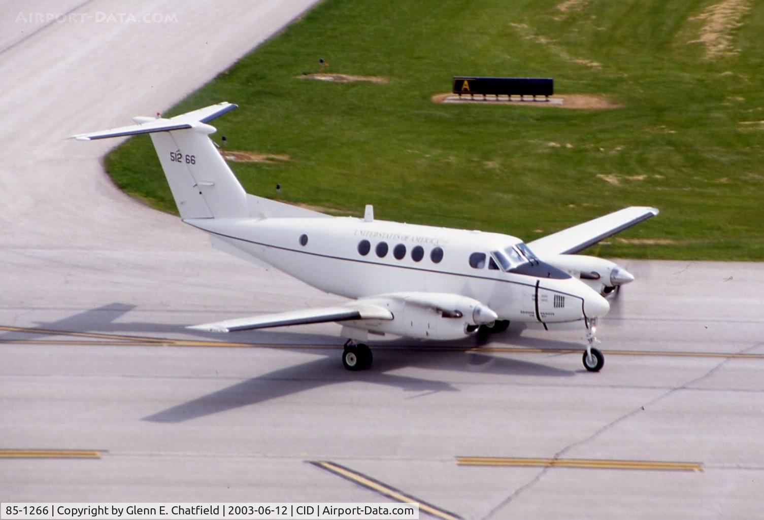 85-1266, 1985 Beech C-12F Huron C/N BP-057, C-12F taxiing by the control tower