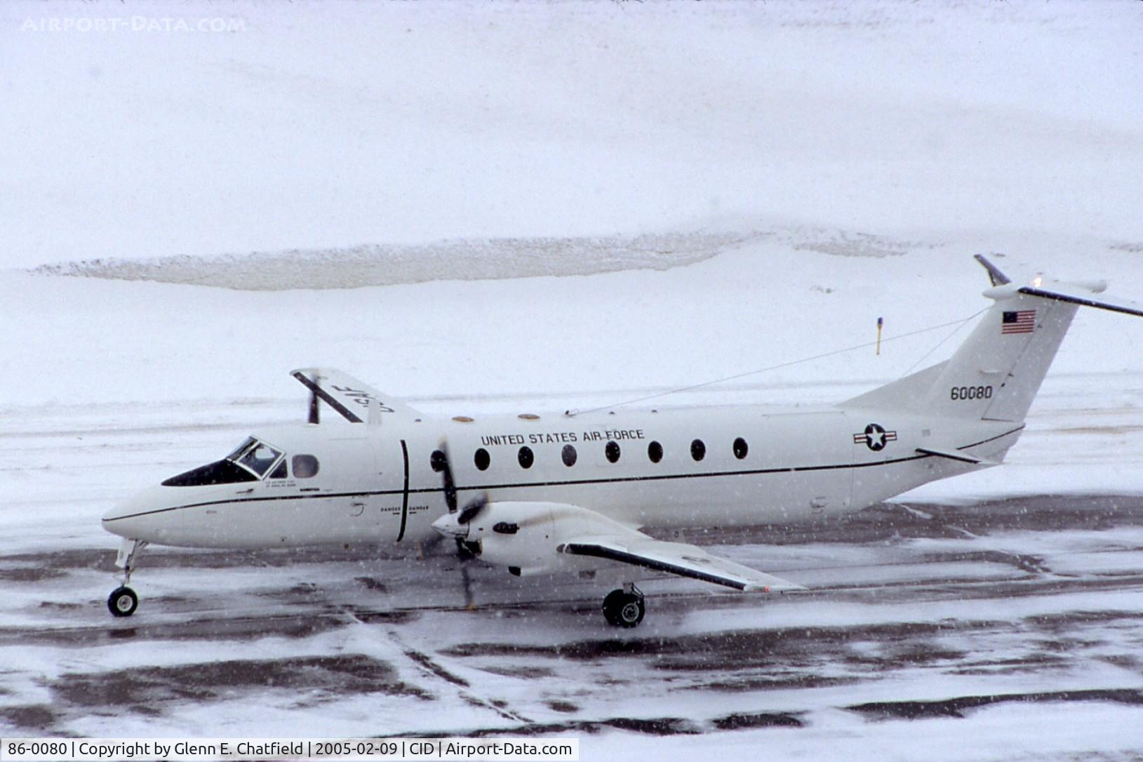86-0080, 1986 Beech C-12J Huron C/N UD-003, C-12J taxiing by the control tower