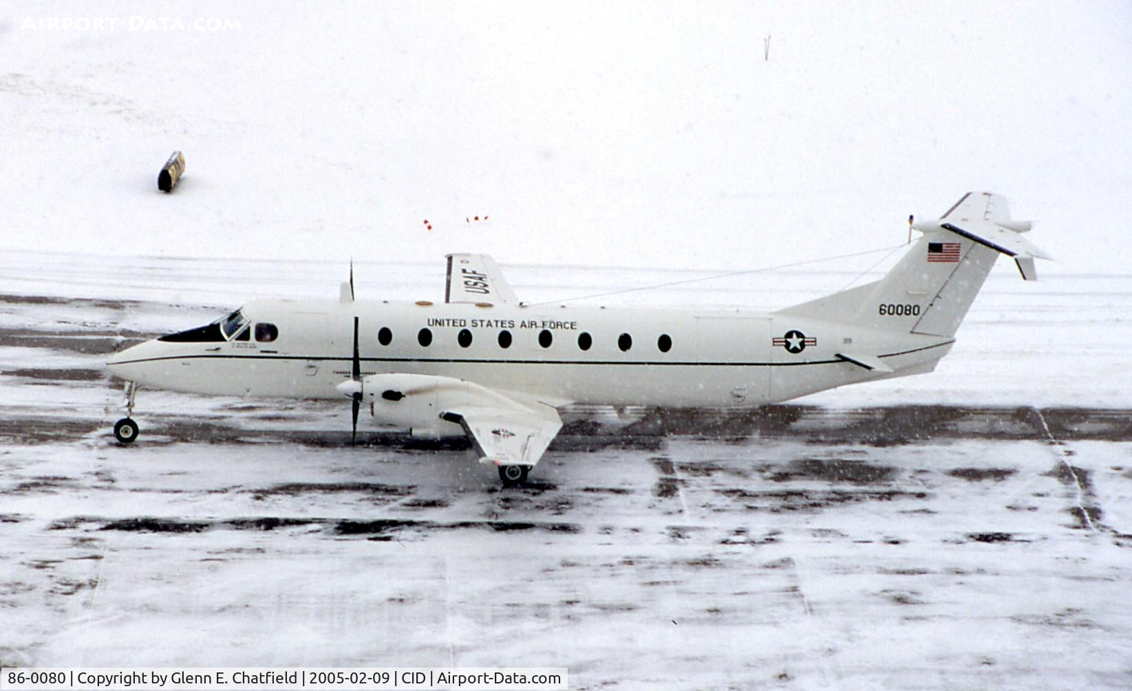 86-0080, 1986 Beech C-12J Huron C/N UD-003, C-12J taxiing by the control tower