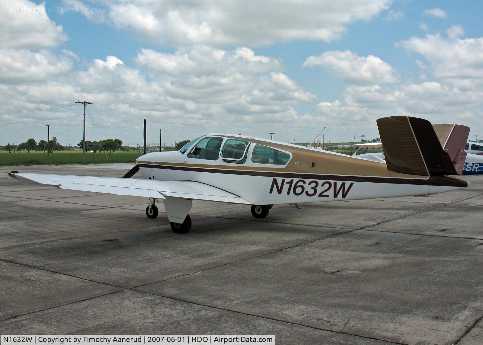 N1632W, 1972 Beech V35B Bonanza C/N D-9363, The EAA Texas Fly-In