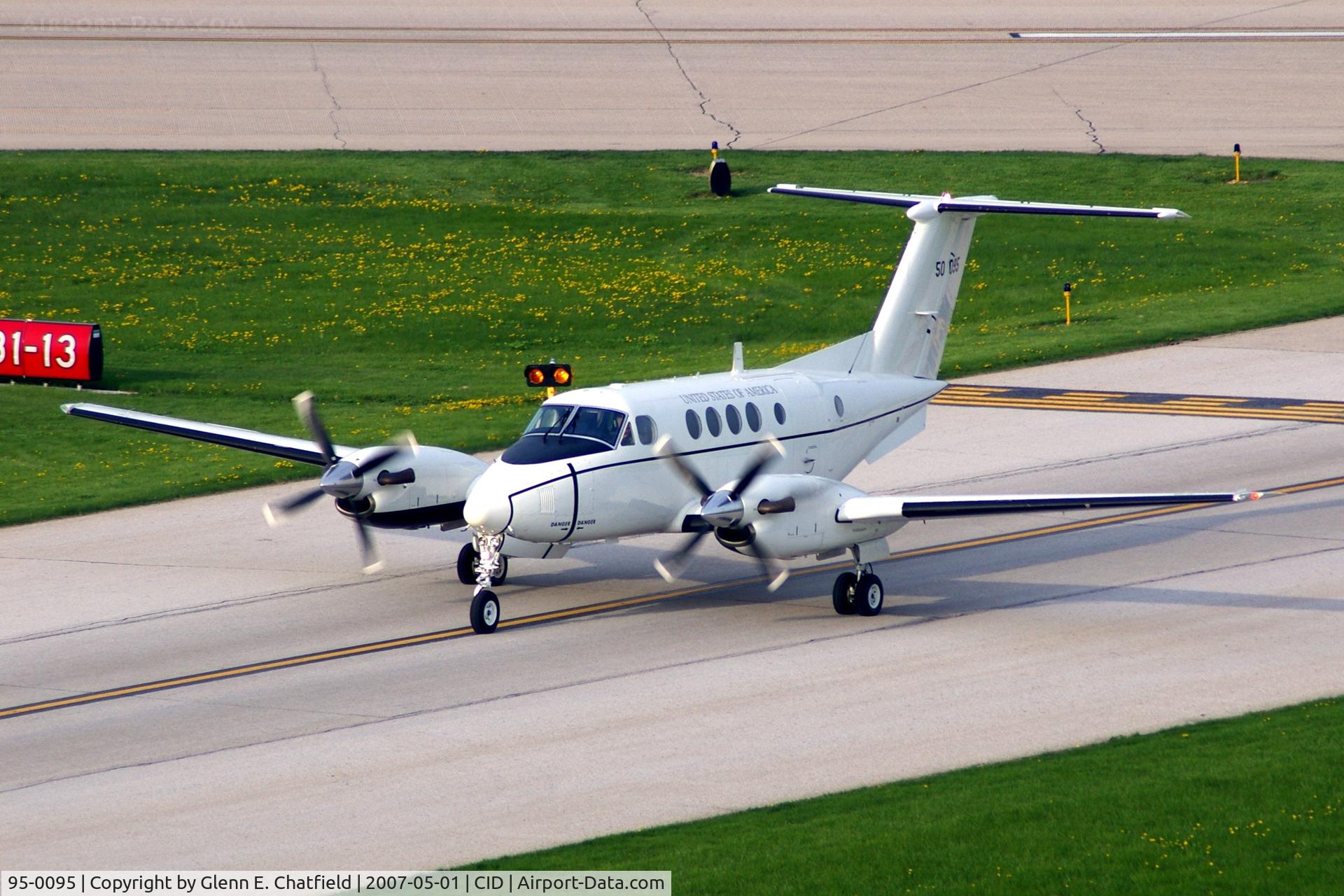 95-0095, 1995 Beech C-12R Huron C/N BW-023, C-12R taxiing in from Runway 31