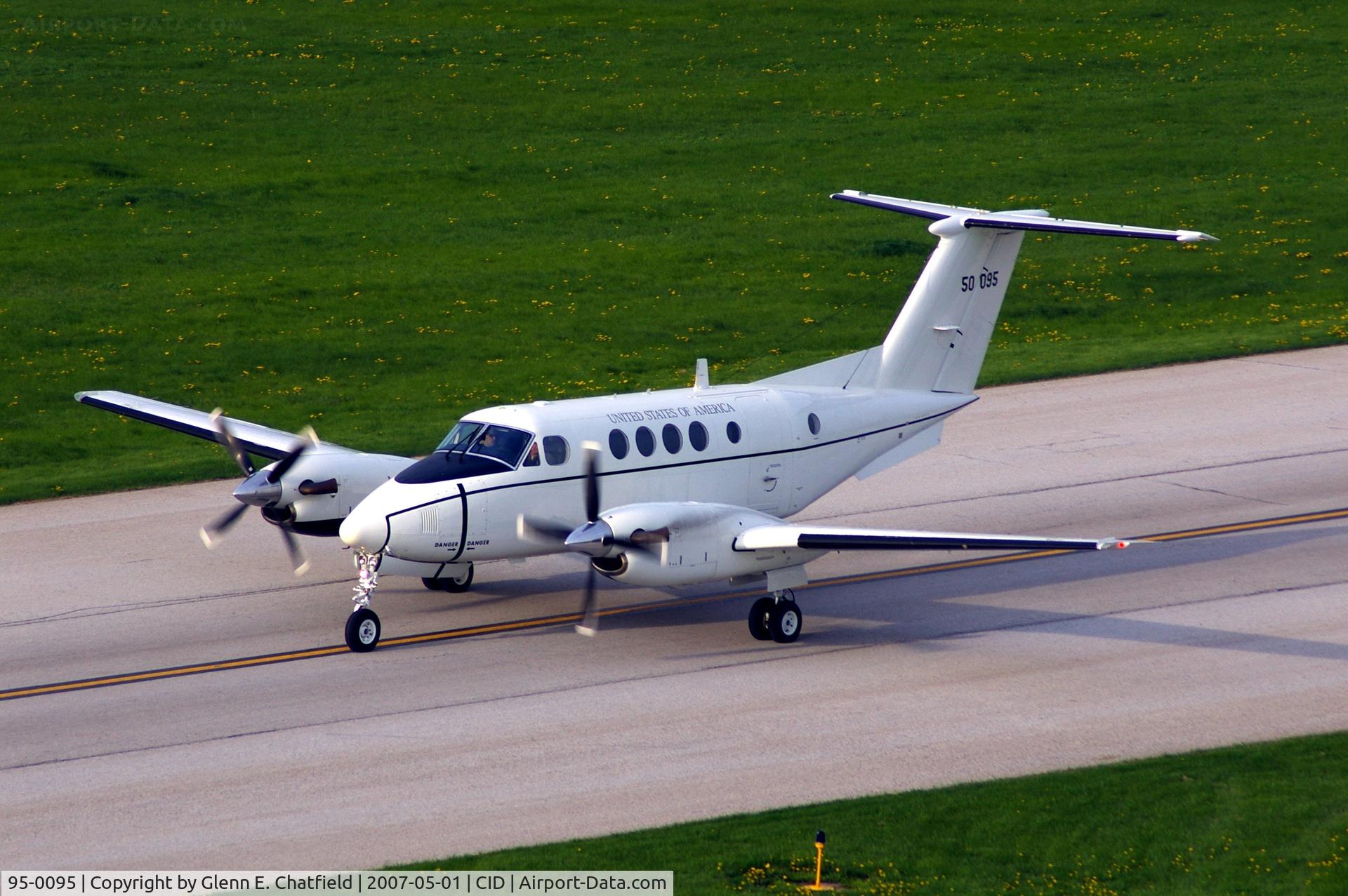 95-0095, 1995 Beech C-12R Huron C/N BW-023, C-12R taxiing in from Runway 31