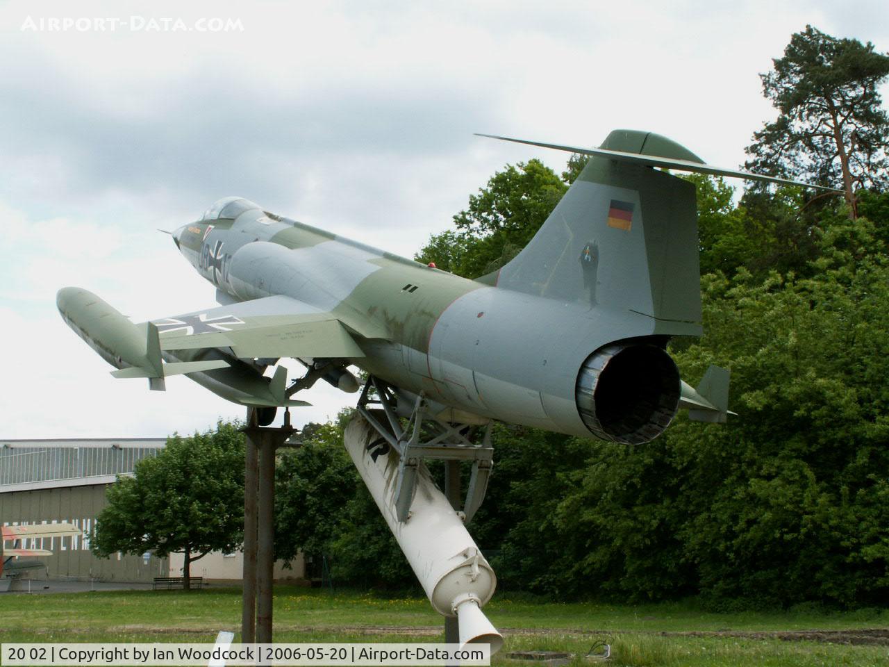 20 02, Lockheed F-104G Starfighter ZELL C/N 683-2002, Lockheed F-104G ZELL/Luftwaffenmuseum/Berlin-Gatow (as DB+127)