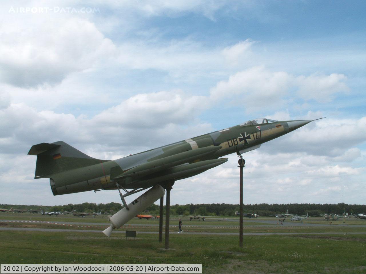 20 02, Lockheed F-104G Starfighter ZELL C/N 683-2002, Lockheed F-104G ZELL/Luftwaffenmuseum/Berlin-Gatow (as DB+127)