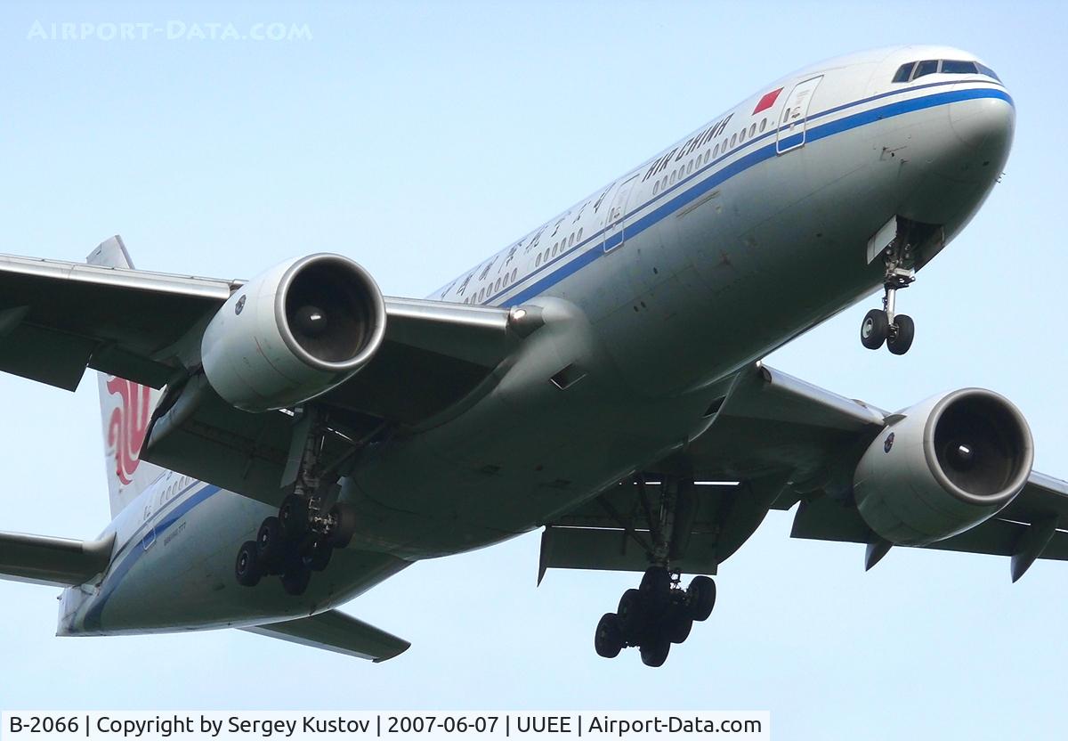 B-2066, 2000 Boeing 777-2J6 C/N 29745, On final to 25R