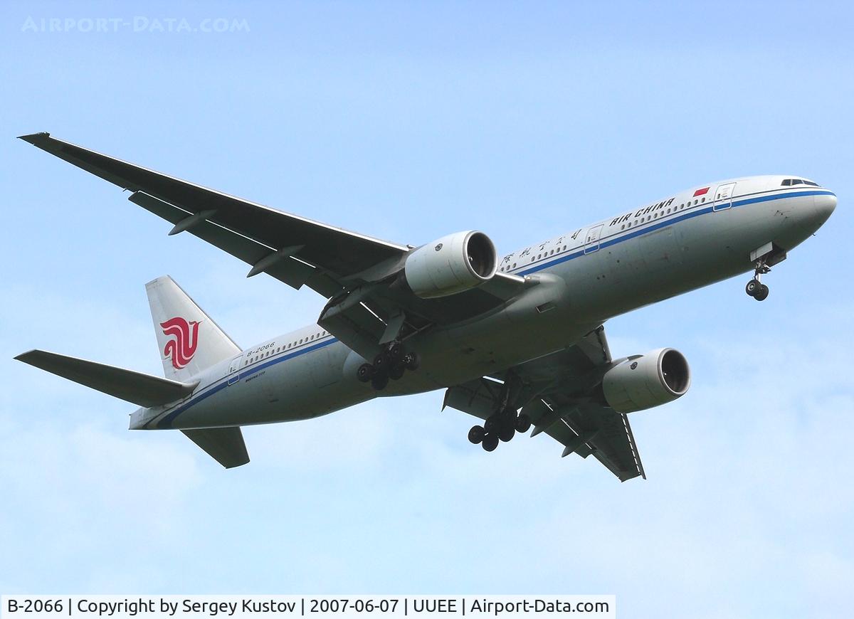 B-2066, 2000 Boeing 777-2J6 C/N 29745, On final to 25R