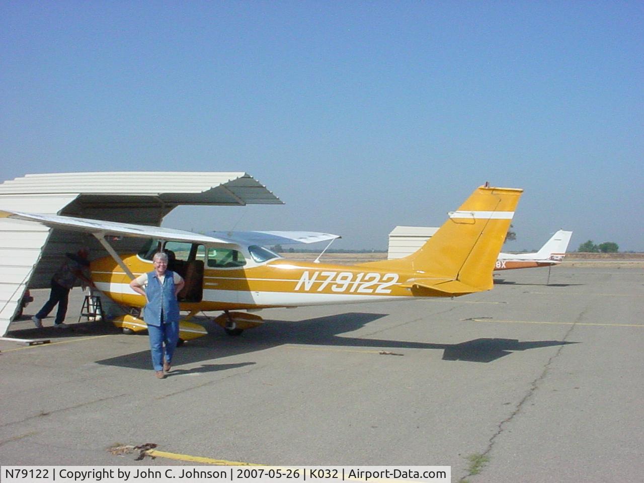 N79122, 1969 Cessna 172K Skyhawk C/N 17257896, Mom & my first 172