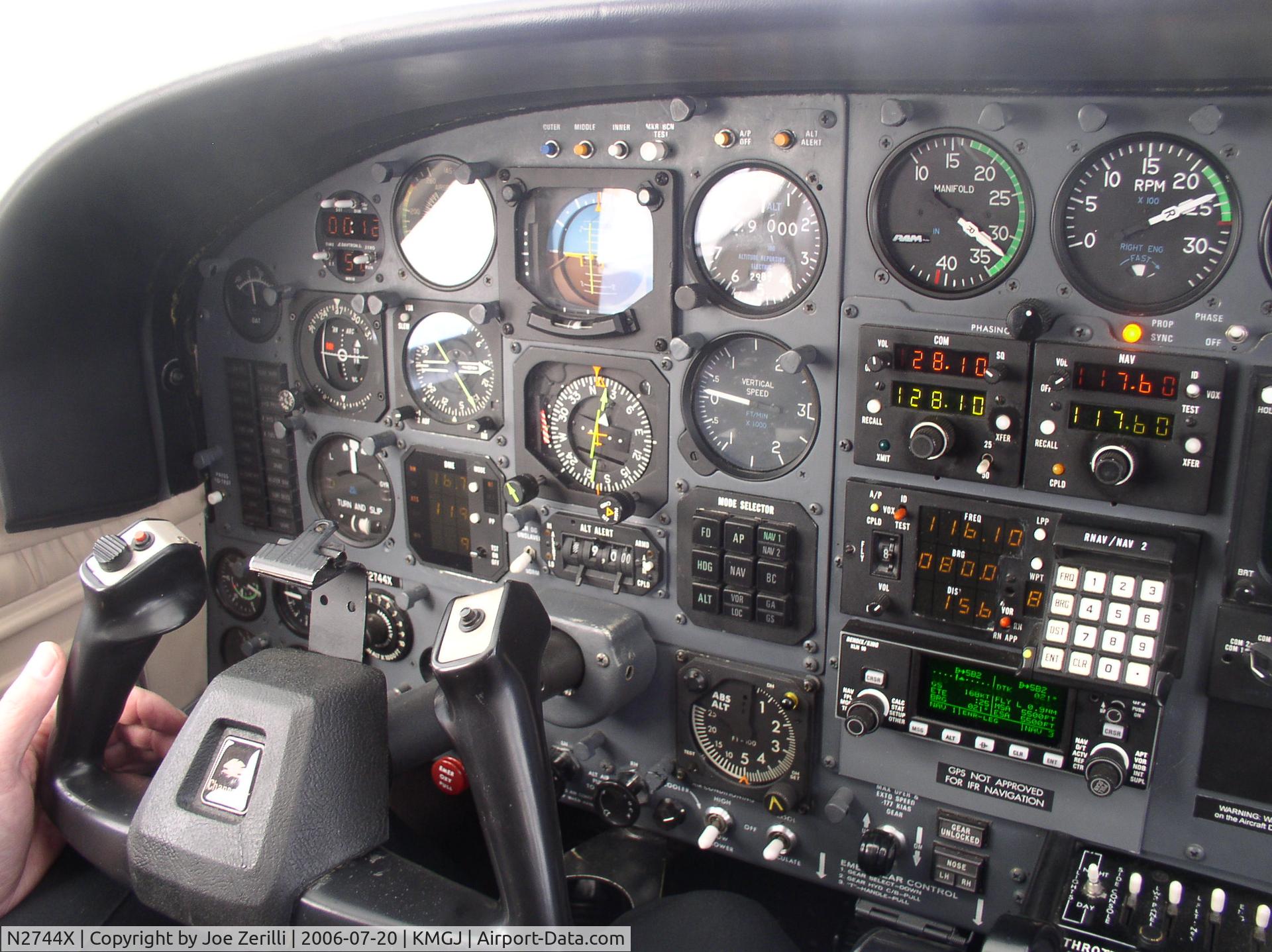 N2744X, 1982 Cessna 414A Chancellor C/N 414A0812, Panel in cruise