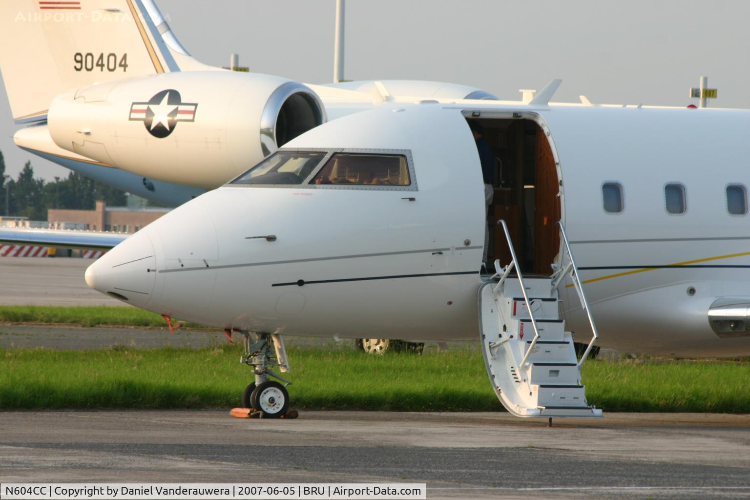 N604CC, 2005 Bombardier Challenger 604 (CL-600-2B16) C/N 5633, apron of ABELAG