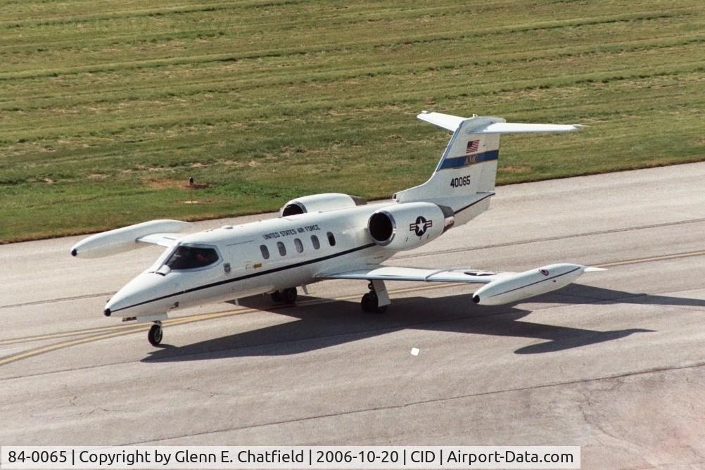 84-0065, 1984 Gates Learjet C-21A C/N 35A-511, C-21A taxiing past the control tower