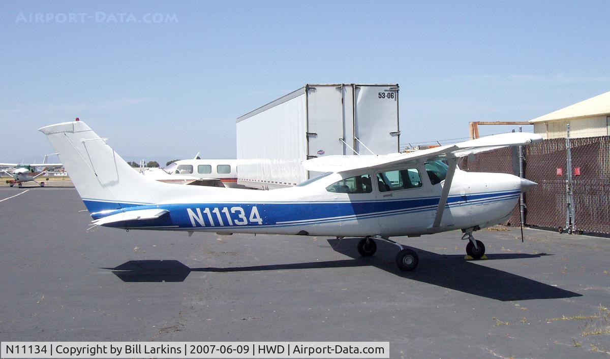 N11134, Cessna R182 Skylane RG C/N R18201945, Visitor