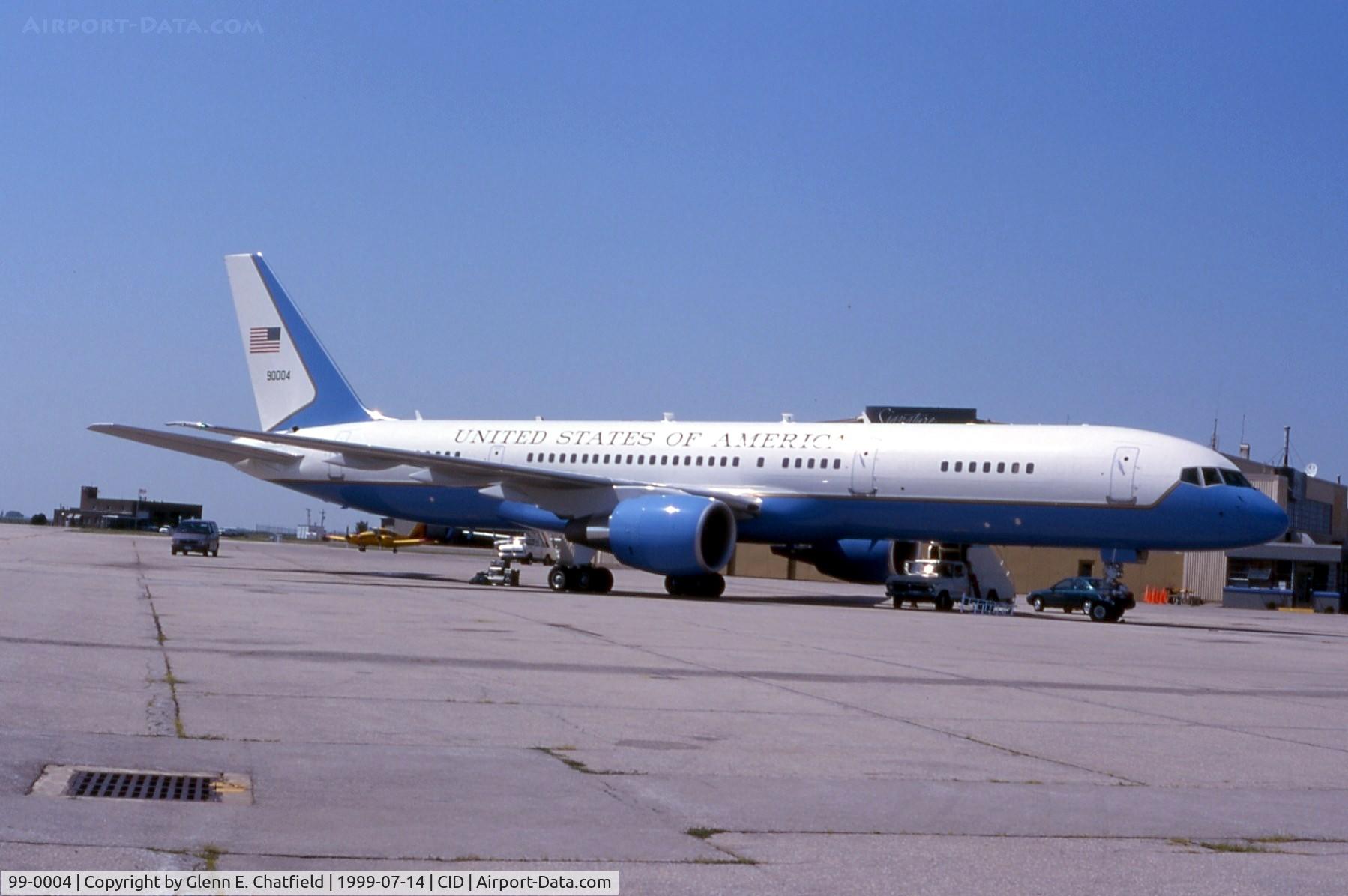 99-0004, 1999 Boeing VC-32A (757-2GA) C/N 29028, VC-32A parked on the Piedmont ramp