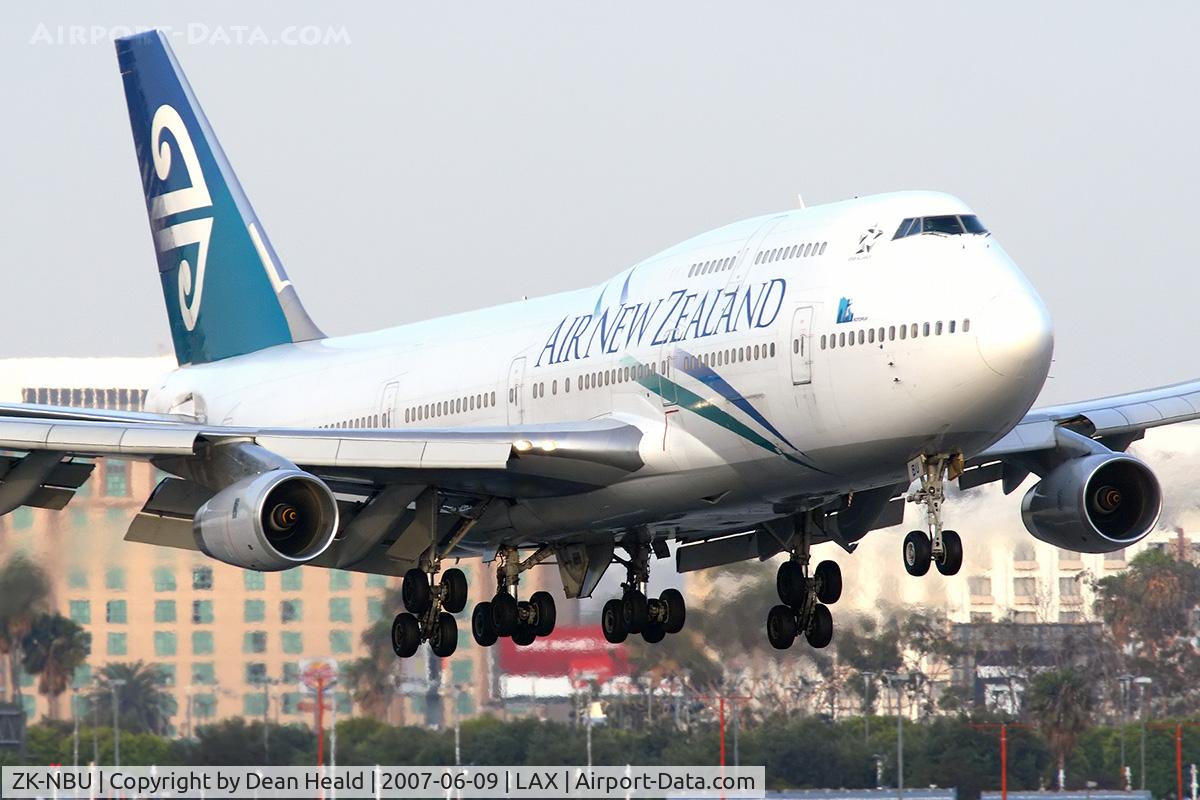ZK-NBU, 1992 Boeing 747-419 C/N 25605, Air New Zealand ZK-NBU (FLT ANZ1) from London Heathrow (EGLL) on short-final to RWY 24R. [Canon 30D + 2X teleconverter + Canon 300mm f/2.8L IS]