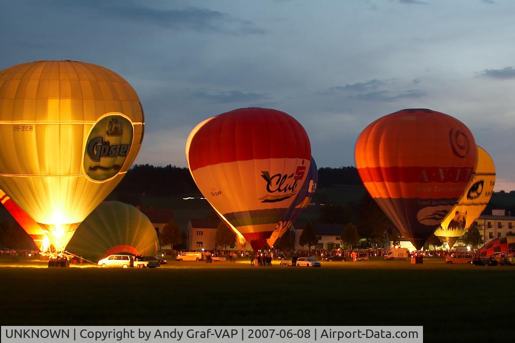 UNKNOWN, Balloons Various C/N Unknown, Cameron N-105 Night of the balloons