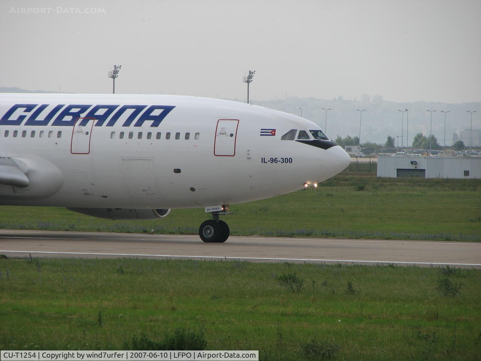 CU-T1254, Ilyushin 96-300M C/N 74393202017, Instead of the usual 767 this Il96-300M came as a pleasant surprise. First time in France, quite a sight !