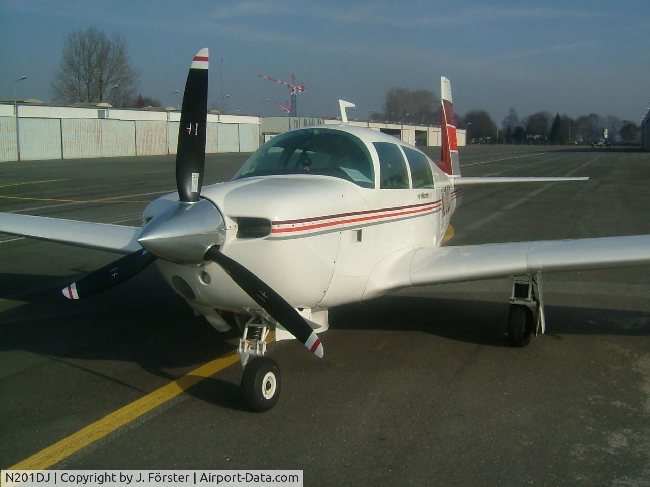 N201DJ, 1976 Mooney M20J 201 C/N 24-0050, At Lille France