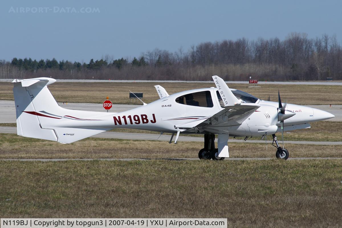 N119BJ, 2007 Diamond DA-42 Twin Star C/N 42.AC045, Taxiing on Alpha.