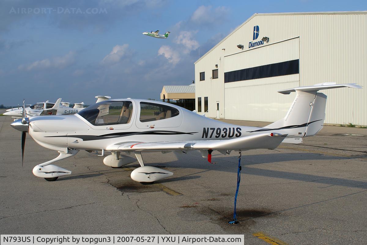 N793US, 2007 Diamond DA-40 Diamond Star C/N 40.793, Parked in front of Diamond Flight Centre