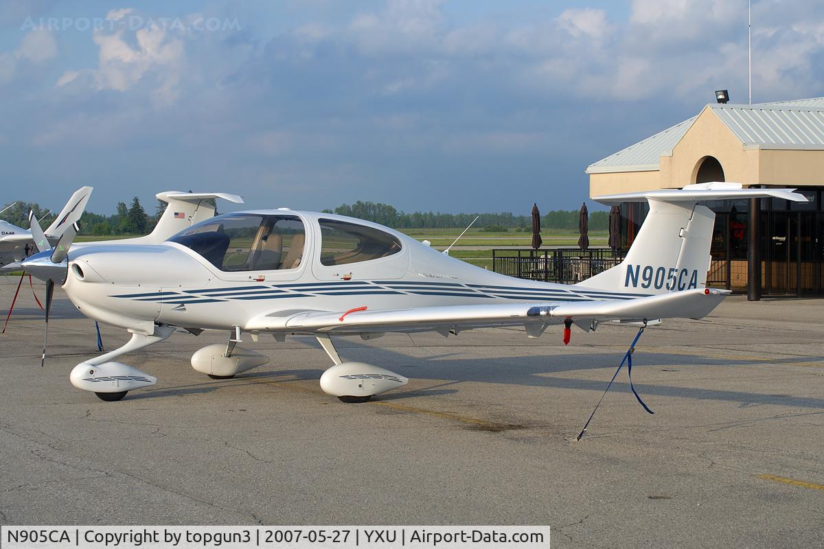 N905CA, 2007 Diamond DA-40 Diamond Star C/N 40.795, Parked in front of Diamond Flight Centre