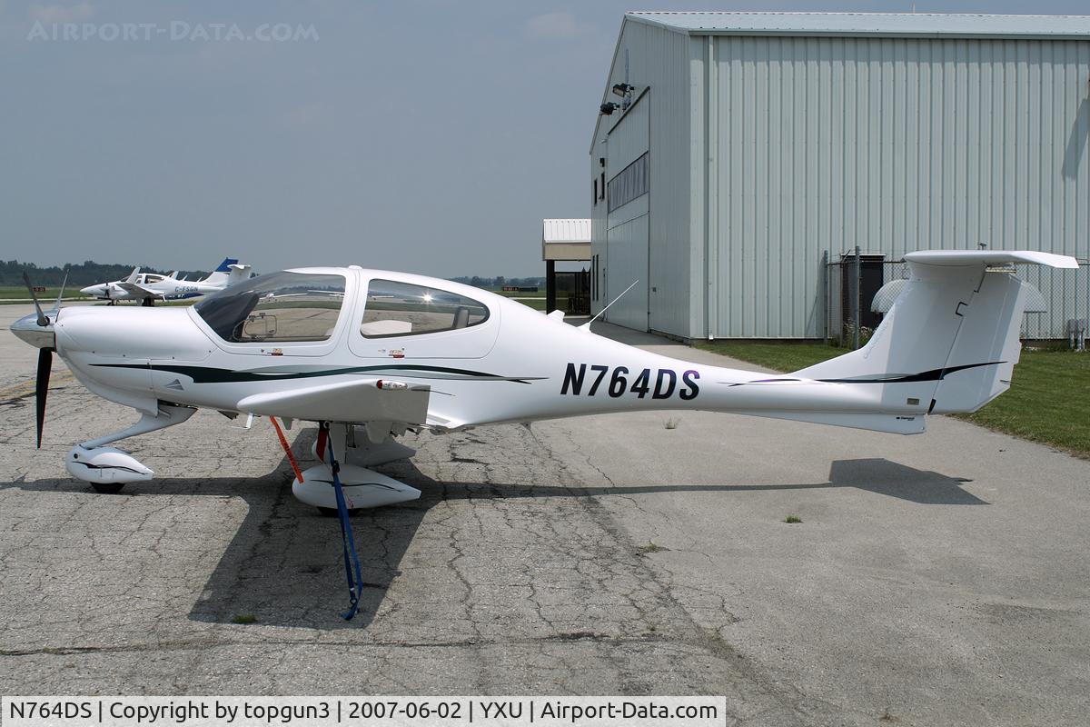 N764DS, 2007 Diamond DA-40 Diamond Star C/N 40.764, Parked in front of Diamond Flight Centre