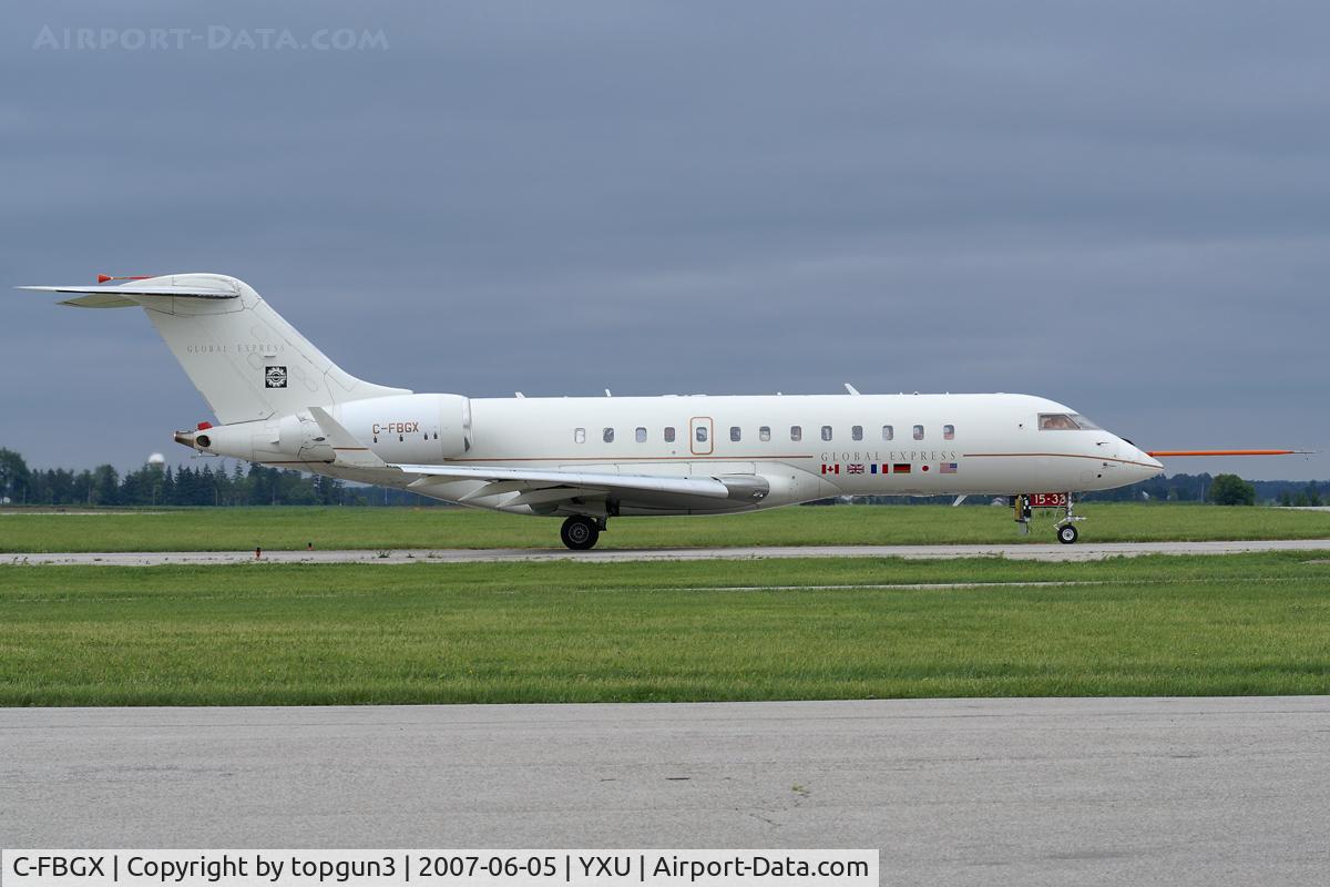 C-FBGX, 1996 Bombardier BD-700-1A10 Global Express C/N 9001, Taxiing on Golf for departure.