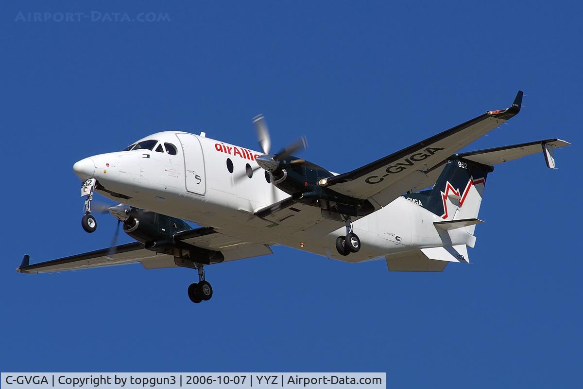 C-GVGA, 1997 Beech 1900D C/N UE-292, Short final for RWY24R.