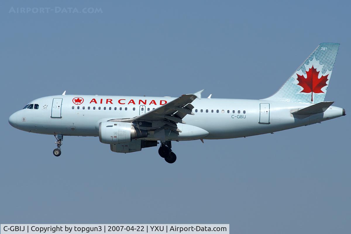 C-GBIJ, 1998 Airbus A319-114 C/N 829, Short final for RWY24R.