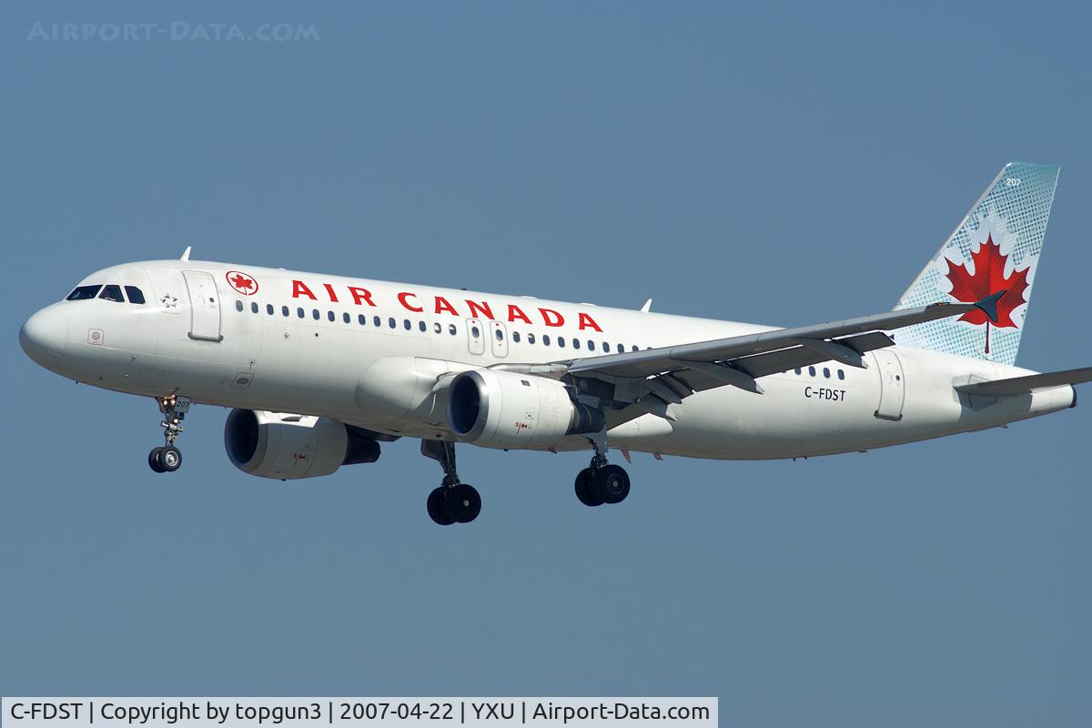 C-FDST, 1990 Airbus A320-211 C/N 127, Short final for RWY24R.