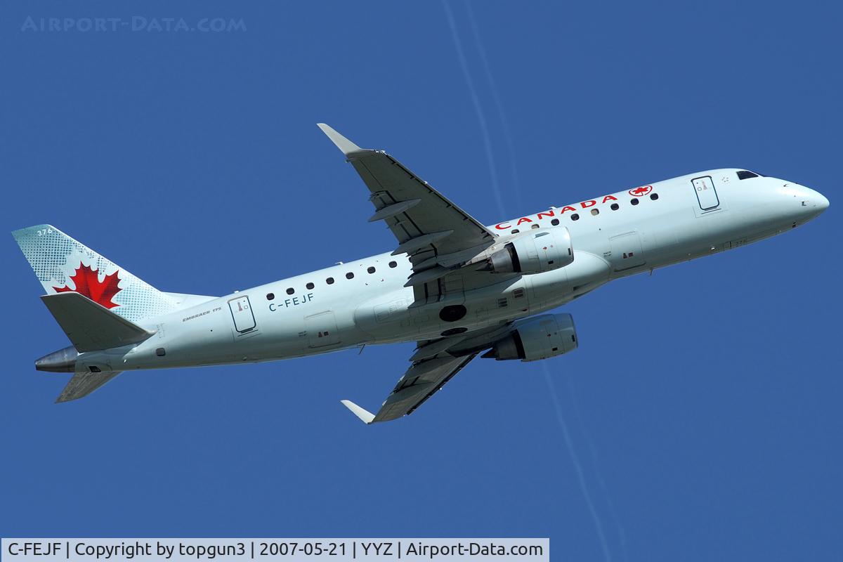 C-FEJF, 2005 Embraer 175SU (ERJ-170-200SU) C/N 17000091, Departing from RWY06R.