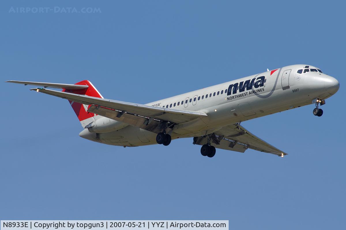 N8933E, 1967 Douglas DC-9-31 C/N 47142, Short final for RWY05.