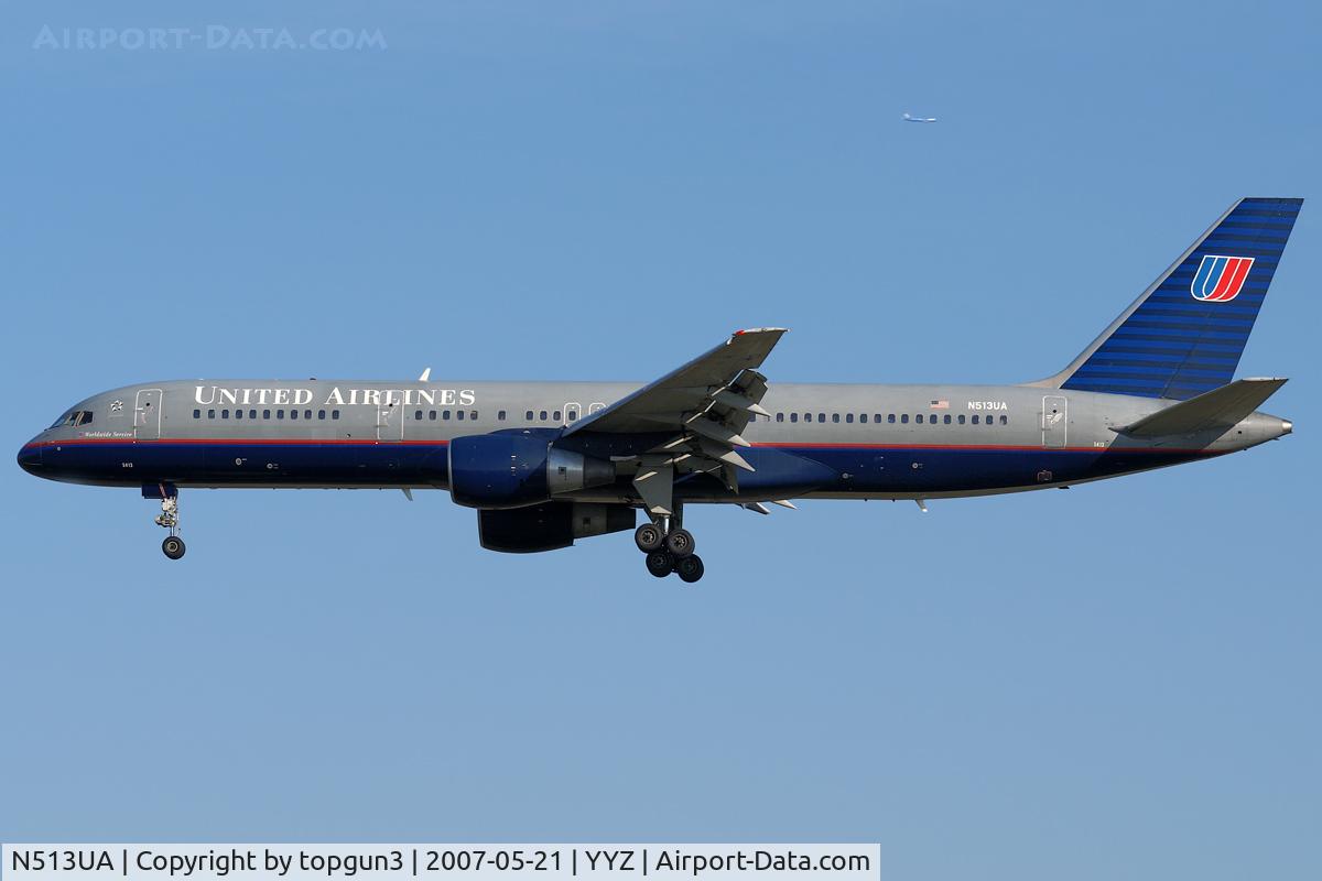 N513UA, 1990 Boeing 757-222 C/N 24810, Short final for RWY05.