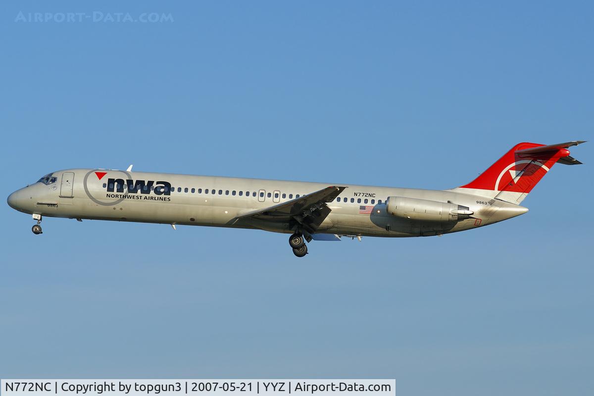 N772NC, 1978 McDonnell Douglas DC-9-51 C/N 47774, Short final for RWY05.