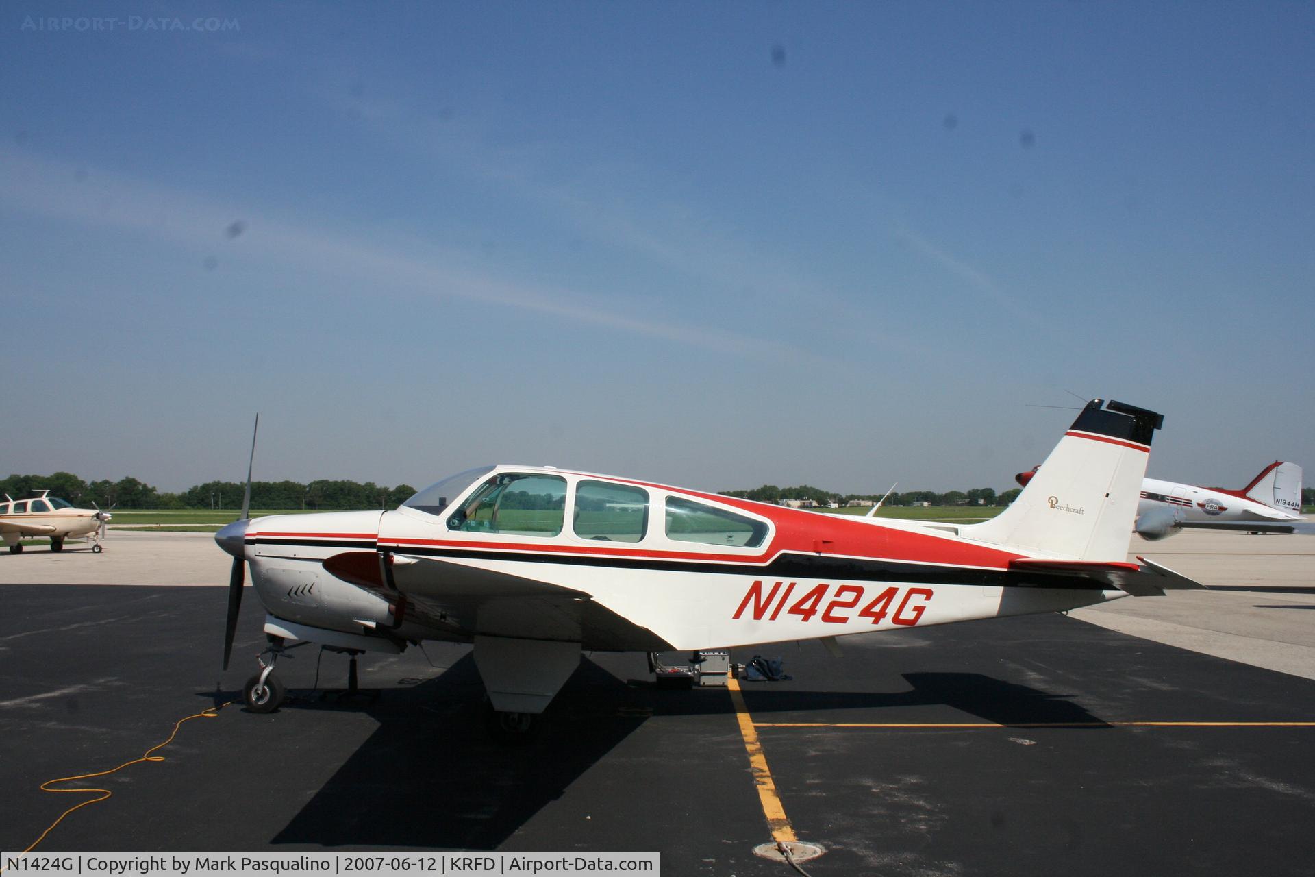 N1424G, 1961 Beech 35-B33 Debonair C/N CD-445, Beech B33
