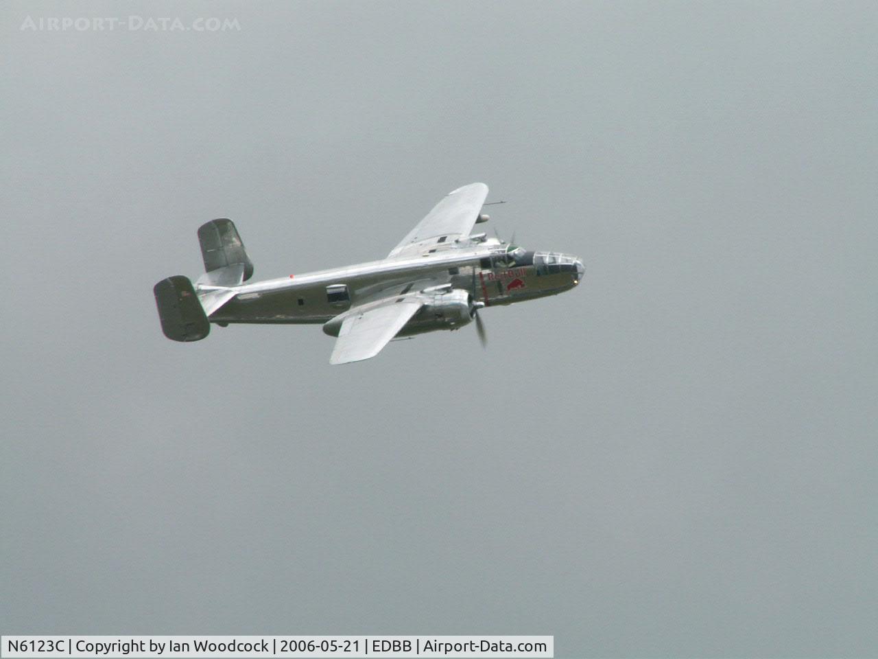 N6123C, 1945 North American B-25J-30-NC Mitchell Mitchell C/N 108-47647, B-25J/Flying Bulls Museum/Berlin-ILA Show