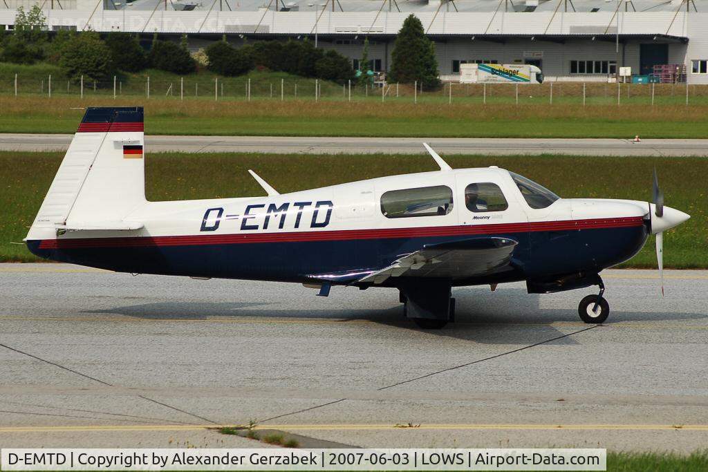 D-EMTD, 1992 Mooney M20J 201 C/N 24-3279, Taxiing to rwy 34