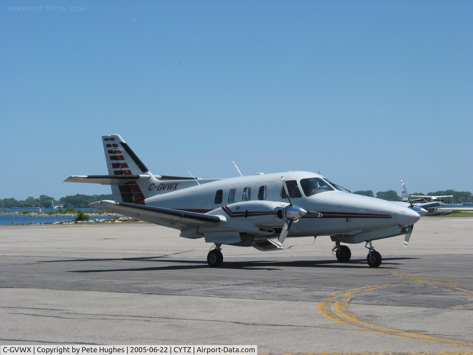 C-GVWX, 1978 Rockwell 700 C/N 70005, Rockwell 700 at Toronto Island