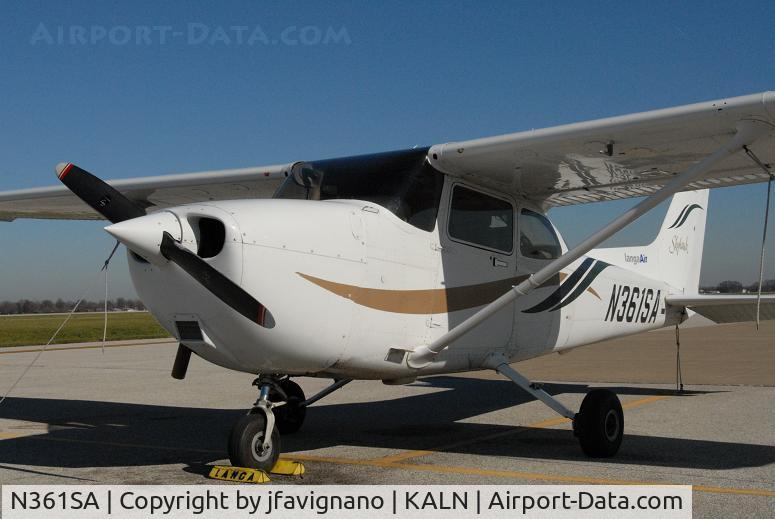 N361SA, 1999 Cessna 172R C/N 17280755, Sitting here on the Langa ramp.